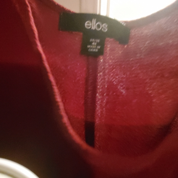 Plus size red top - Picture 3 of 3